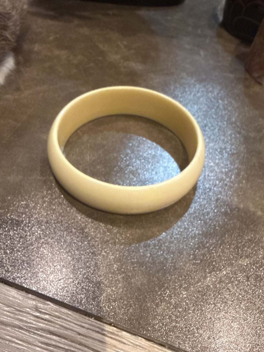Vintage Lucite Bangle Bracelet Cream Ivory Resin Retro Mid-Century